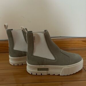 Puma Women's Grey and White Ankle Boots